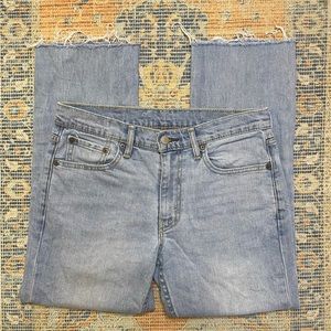 Levi’s Straight Leg Raw Hem 32 Short Cropped Light Wash